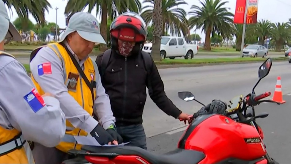 Sorprenden a motorista en Viña del Mar que nunca había sacado licencia de conducir: La moto era prestada