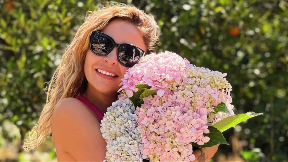 Foto del recuerdo Carla Pardo y su hija Josefa de hace casi 20 años: Madre e hija se abrazan con ternura