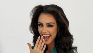 Las faldas globo también se imponen en outfits informales: Emilia Dides la luce con sandalias de plataforma