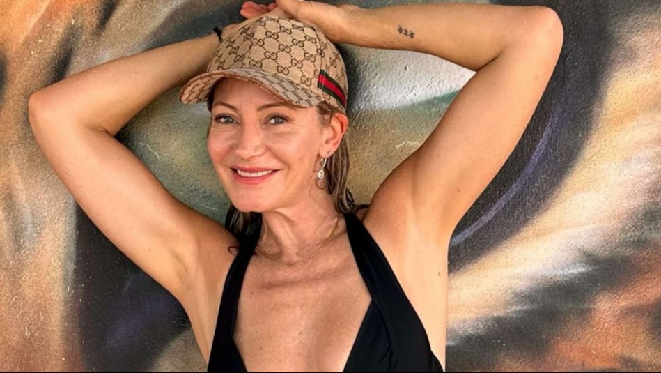 Luciendo un elegante vestido rojo: Marcela Vacarezza comparte la foto más antigua de su galería personal