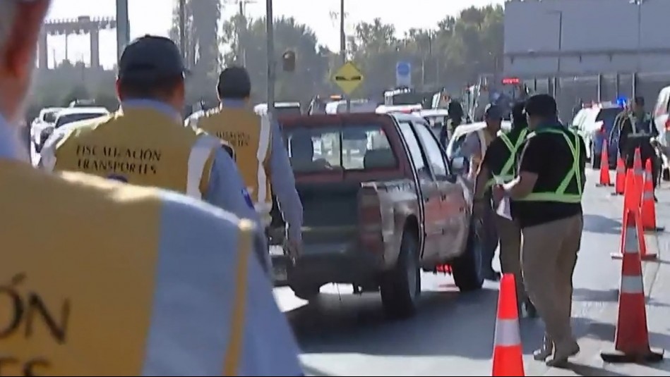 Fiscalizador lanzó cono para evitar ser atropellado: Conductor tenía licencia de conducir vencida hace 4 años