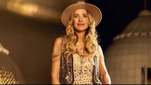 Angélica Castro hace gala de su incomparable elegancia con sofisticados trajes azul rey y dorado