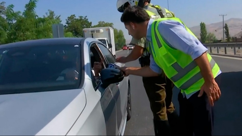 'Son unos pelotudos': Soberbio conductor insultó a carabinero mientras era fiscalizado en Ruta 5 Norte