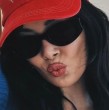 La actriz que interpreta a Elif en Vida de Mentiras, Seray Kaya, mostró su lado más relajado, con outfits de verano tan serenos como ella misma, propuestas pensadas para ir a la playa o a la piscina.