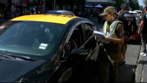 Taxista fue fiscalizado dos veces en menos de 10 minutos: Recibió fuerte reto de Carabineros por estar fumando