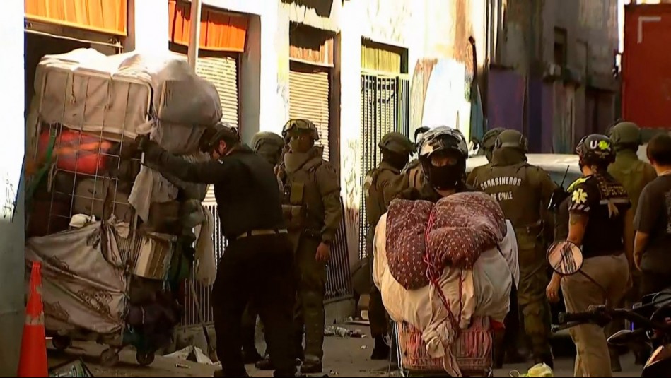 Tenso operativo contra comercio ambulante en La Vega: Vendedores se enfrentaron con Carabineros por decomiso