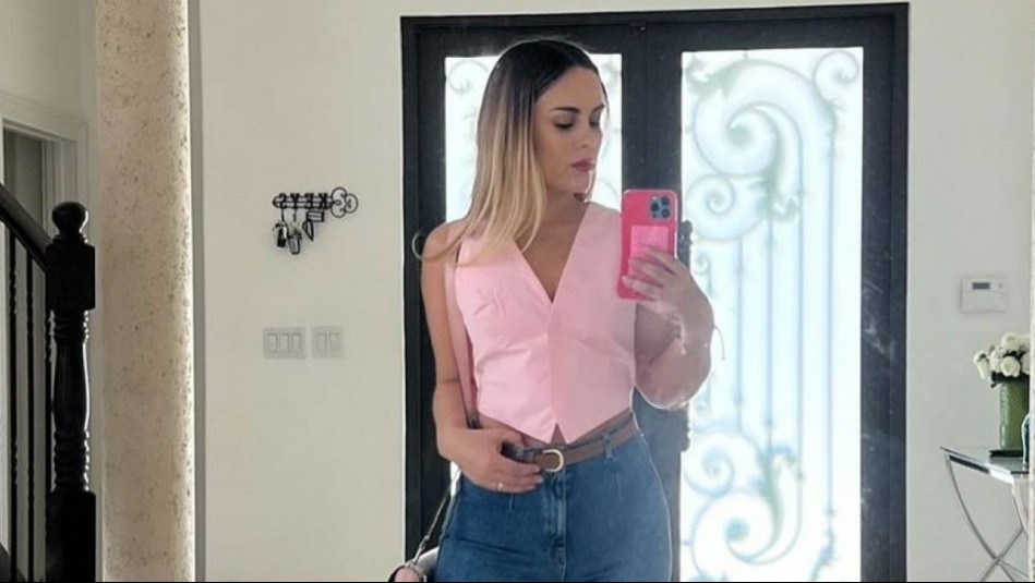 Jockey, vestido de algodón y sneakers: El estiloso outfit de Maura Rivera para un paseo familiar