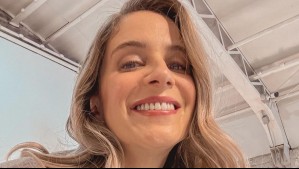 "Lo que no será para siempre son esos peinados": Alison Mandel recuerda a Maly Jorquiera con antigua postal