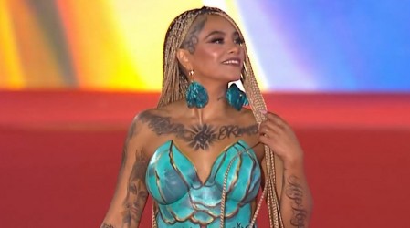 Con su torso pintado: Este fue el impactante vestido de Flor de Rap en la Gala del Festival de Viña