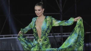 Kika Silva desfiló en la Gala del Festival de Viña con el mítico vestido de Jennifer López de los 2000