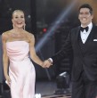 Karen Doggenweiler y Rafael Araneda, la pareja más esperada de la noche finalmente hizo su aparición en la alfombra roja de la Gala del Festival de Viña 2025, desatando la euforia del público y acaparando todas las miradas.