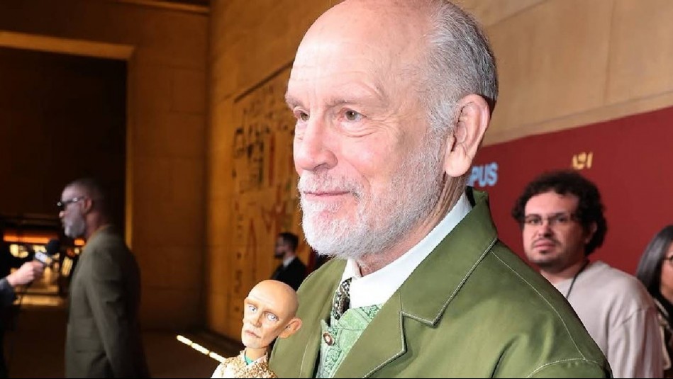 John Malkovich en Isla de Pascua: Se quedará a grabar una película con Mark Ruffalo