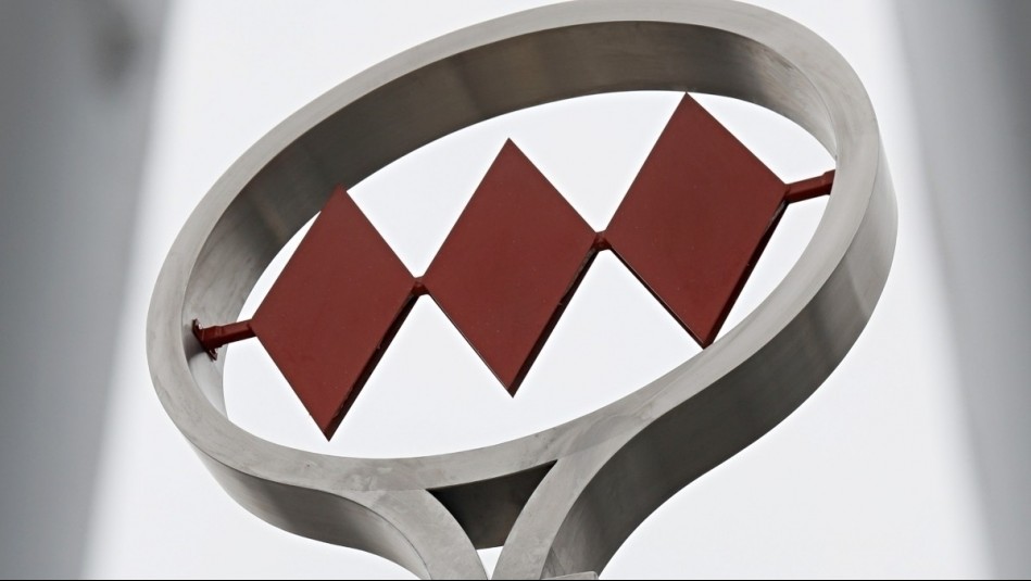 Metro de Santiago y EFE suspenden servicios tras corte de energía en Santiago y distintas regiones