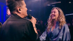 Le cantó a su esposa y la besó: Carlos Vives emocionó con "Volví a nacer" en el Festival de Viña 2025
