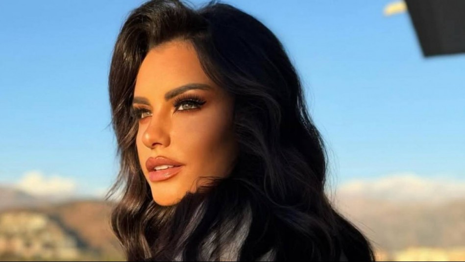 Diseño exclusivo: Este es el valor del conjunto de flecos de cristales de 'oro' de Emilia Dides en Viña