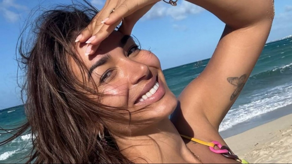 Lisandra Silva deslumbra con su ruana de fibra natural en las playas de Oaxaca