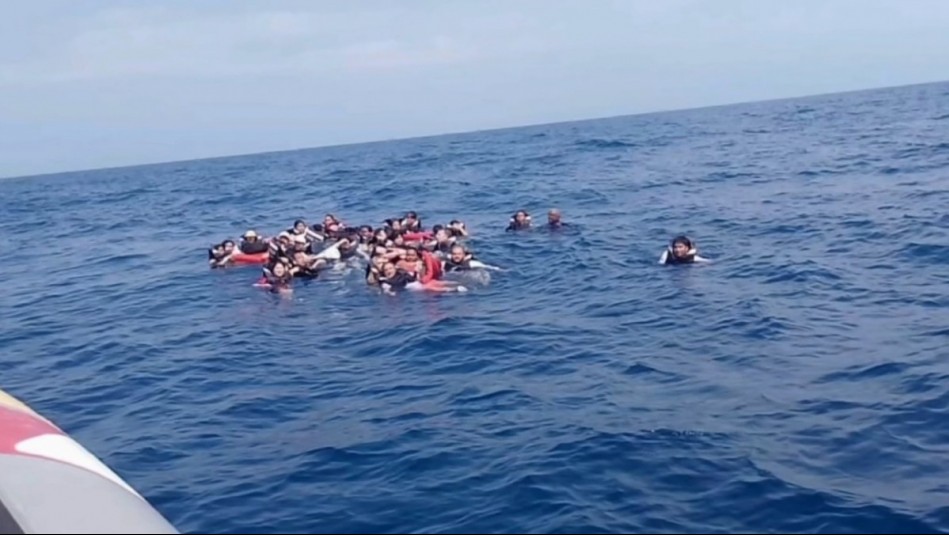 Rescatan a más de 40 turistas tras naufragio de lancha en Colombia: Seis son chilenos