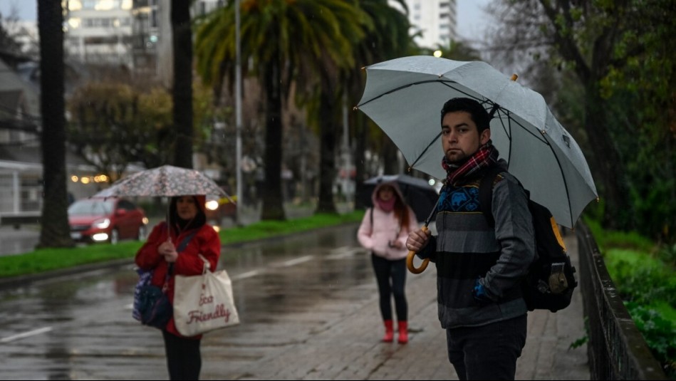 Pronostican lluvia en Santiago: Conoce en qué sectores está la probabilidad de precipitaciones este viernes