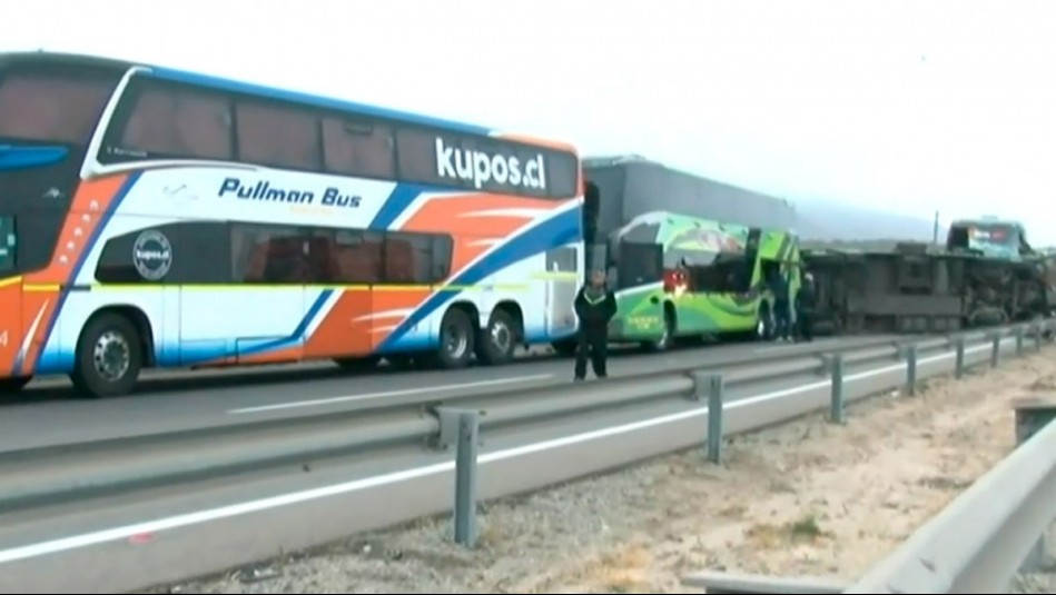 Grave accidente en Ruta 5 Norte tras choque de cuatro buses: Al menos seis muertos y más de 40 heridos