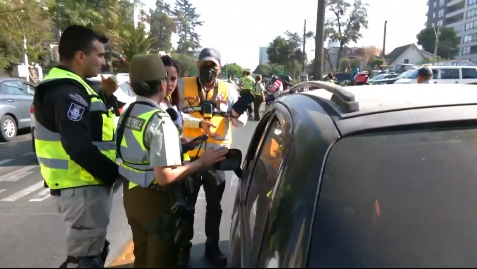 Vehículo fue retirado tras fiscalización: Conductor nunca sacó licencia y mantenía más de $700 mil en multas