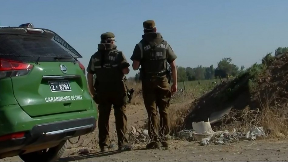 Investigan hallazgo de cadáver calcinado y maniatado con alambres en sitio eriazo en La Pintana