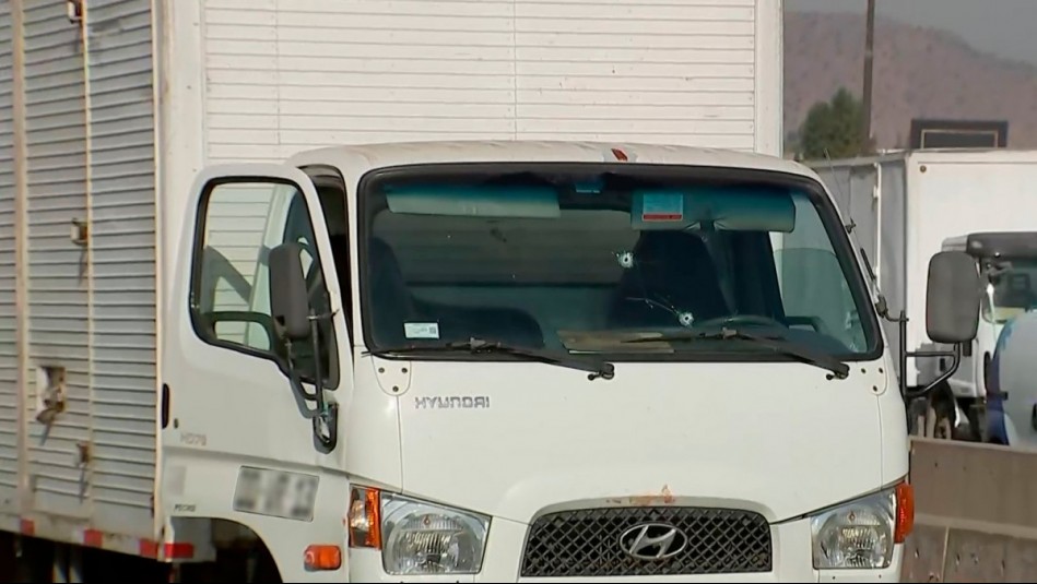 Robo de camión termina en balacera y posterior choque contra bus RED en Quilicura: Hay dos detenidos