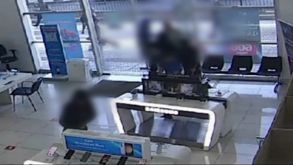 Banda de adolescentes intentó escapar en micro tras turbazo a tienda en La Reina: Uno de ellos tiene 11 años