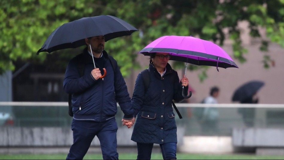 Posibles lluvias y tormentas eléctricas en Santiago: A esta hora podrían comenzar las precipitaciones