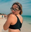 Matt Hunter le regala a su novia La Carlita un viaje al Caribe por su cumpleaños número 22 y viven experiencias únicas en un lujoso hotel.