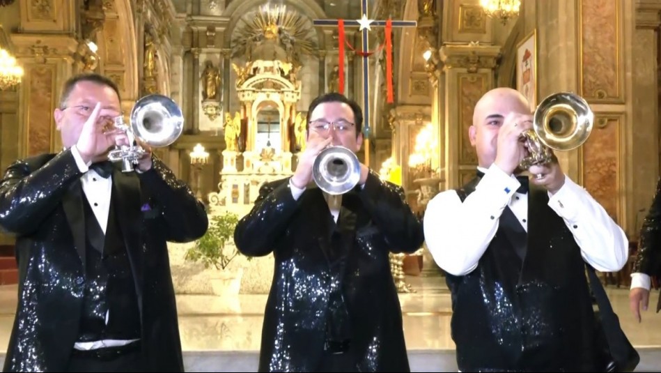 Con versiones fúnebre de 'Un año más' y 'Daniela': La guardia de honor de músicos de La Sonora de Tommy Rey