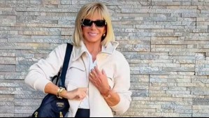 La guía para combinar gris y rosa: Raquel Argandoña tiene el look casual con jeans cargo, blazer y zapatillas