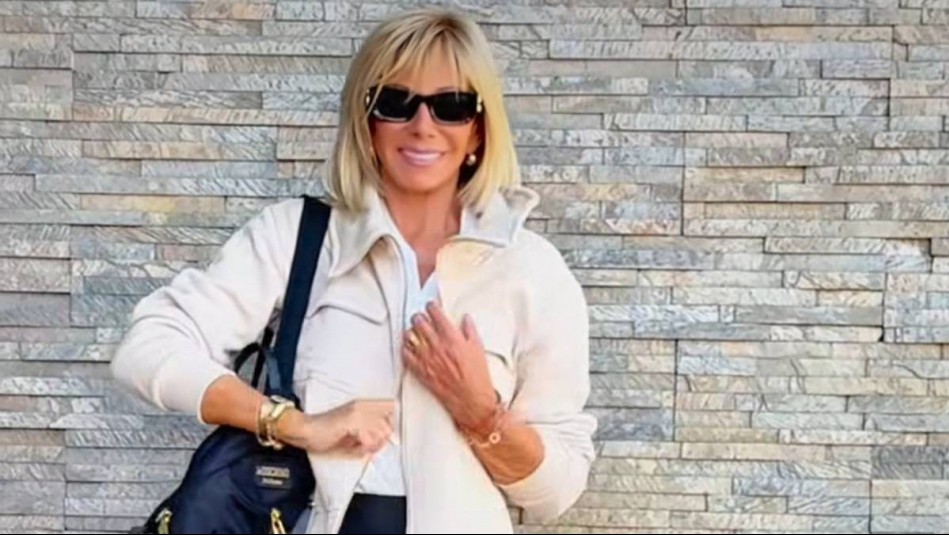 La guía para combinar gris y rosa: Raquel Argandoña tiene el look casual con jeans cargo, blazer y zapatillas