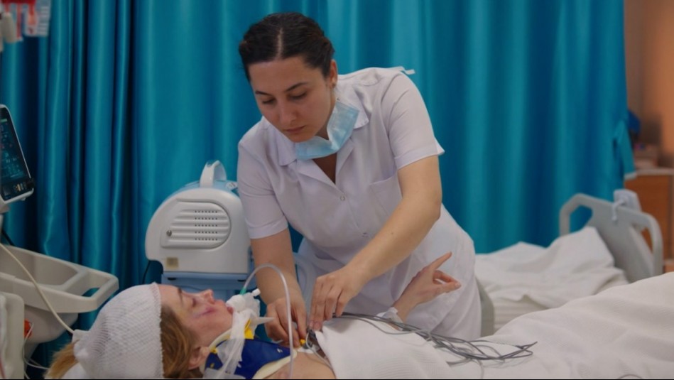 Vida de Mentiras - Capítulo 122 - Parte 2: Una intrusa en el hospital