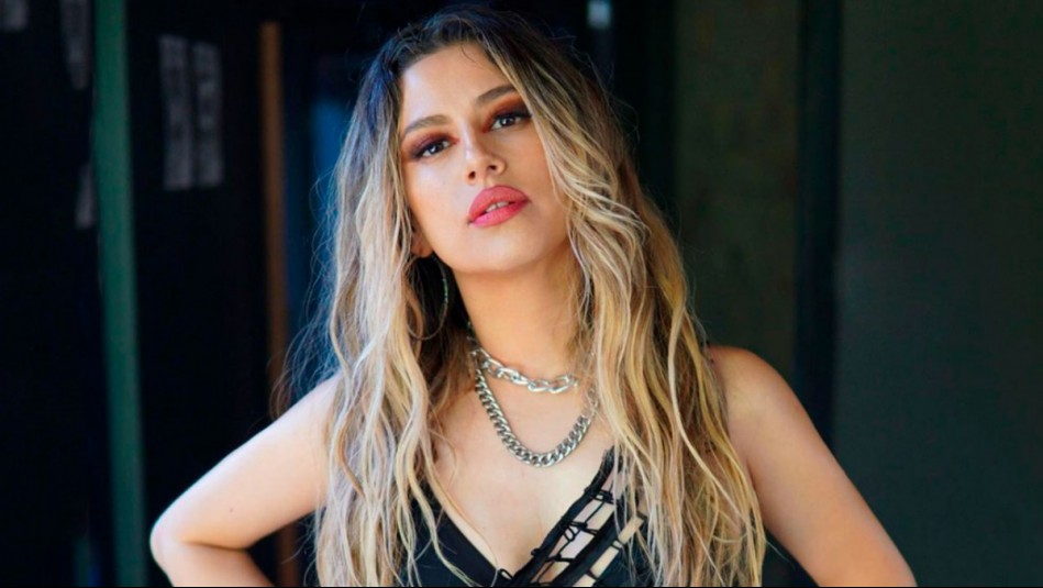 El emotivo gesto de fanática de Karla Melo en Concepción que erizó la piel: '¡Puro amor por aquí!'