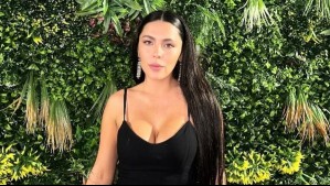 La elegancia de la sencillez: Daniela Aránguiz se luce con vestido básico azul rey