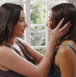 En el capítulo 20 de El Jardín de Olivia, Karina (Jacinta Rodríguez) se convirtió en la nueva profesora de arte de Ignacia (Cota Castelblanco) y durante su primera clase tuvieron un momento de mucha cercanía.