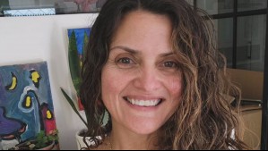 Connie Achurra te da una idea de cómo llevar mocasines rojos de charol en un outfit estilo boho chic