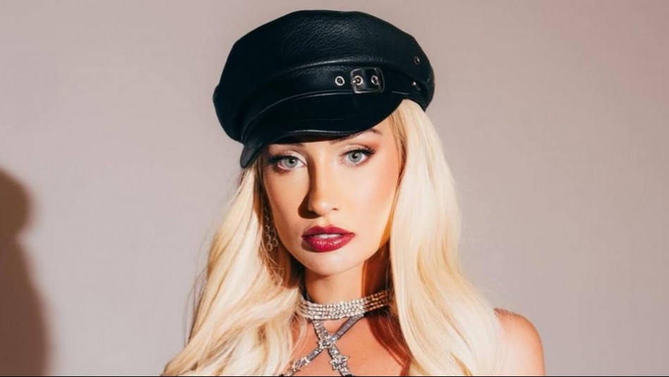 Escoge el color que rejuvenece en otoño: Fran Maira presenta un minivestido en baby pink