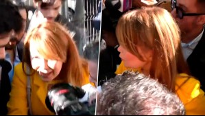 Atrasada y en compañía de su esposo: Así fue la llegada de Cathy Barriga a tribunales para ser reformalizada