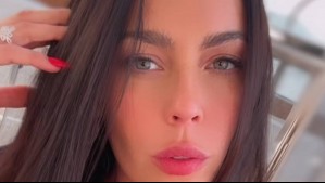 Daniela Aránguiz brilla con minifalda y chaqueta cropped: El dorado resplandece en otoño