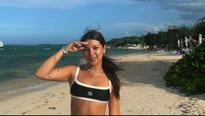 Bikini negro con rosas en relieve: La elegancia de Ignacia Antonia para ir a la playa