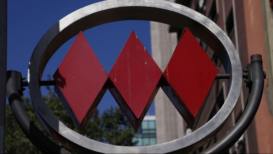 Metro de Santiago informa el cierre de estaciones en Línea 5 y retraso de su servicio tras falla técnica