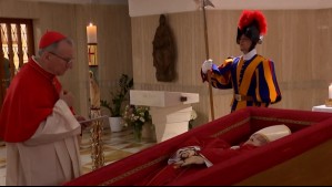 El Vaticano comparte primeras imágenes del velorio privado del papa Francisco