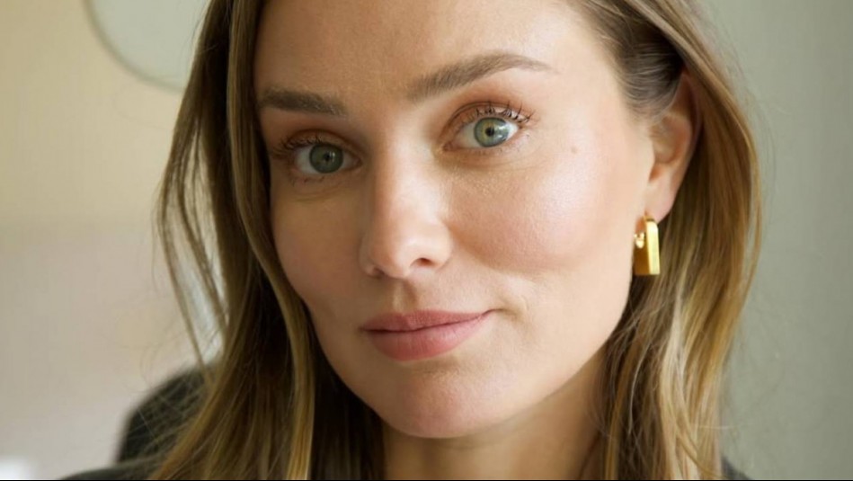 Combina la camisa cropped en tendencia: Con este look casual Kika Silva envía mensaje de amor propio