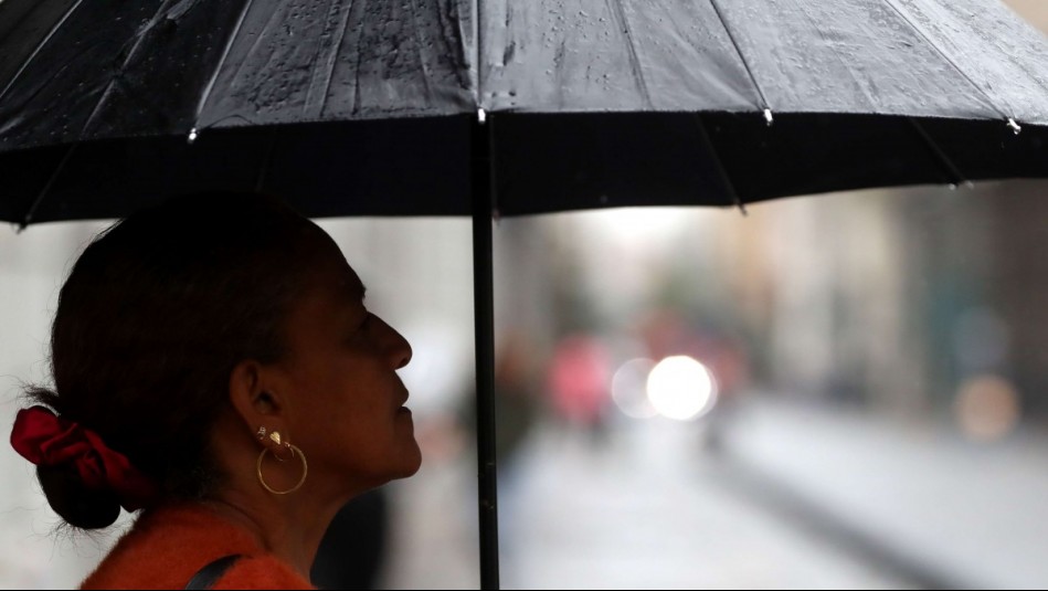 ¿A qué hora comenzará la lluvia este viernes en Santiago?