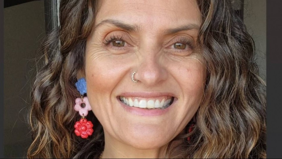 Connie Achurra muestra su nueva 'rubiedad' luciendo la moda denim con el acento elegante de un abrigo