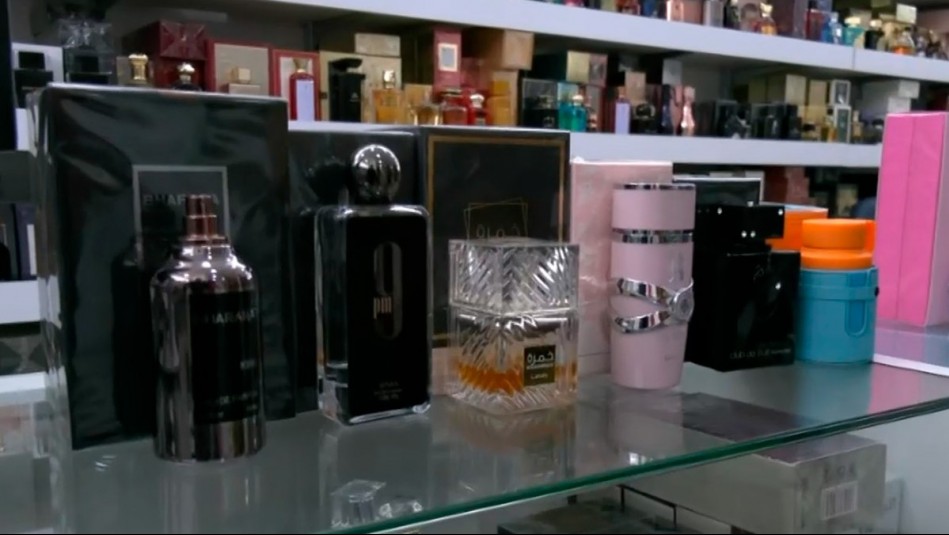 Gran variedad, aromas intensos y precios accesibles: Las razones del boom de los perfumes árabes en Chile
