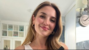 Romántica y sofisticada: Belén Soto deslumbra con elegante vestido rojo intenso en la boda de su hermana