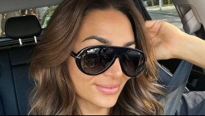 Lisandra Silva modela en China el vestido blanco ideal para el verano: Lo combinó con chaqueta otoñal