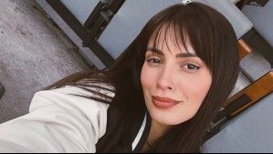 Combina jeans con botas y cartera Guess: La tendencia que Cony Capelli realzó con elegancia